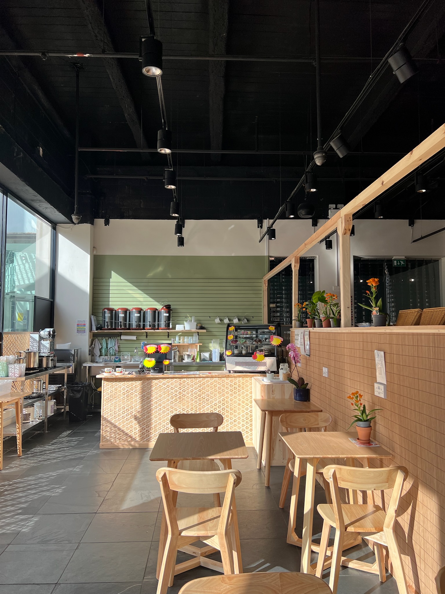Inside Tsubaki Ippinya